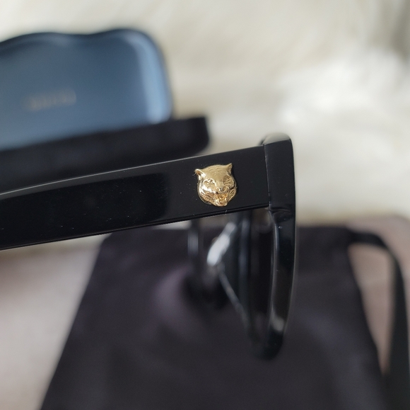 NEW Large Gucci Sunglasses with Gold Logo and Case - Picture 4 of 14